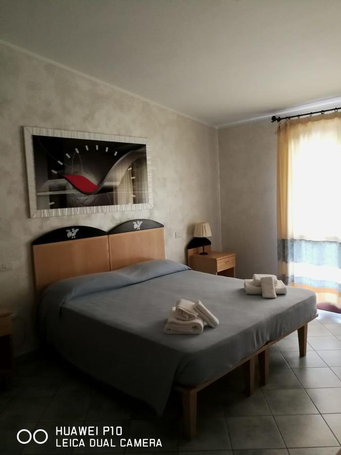 Hotel Villa Del Mare Sinnai Habitación foto